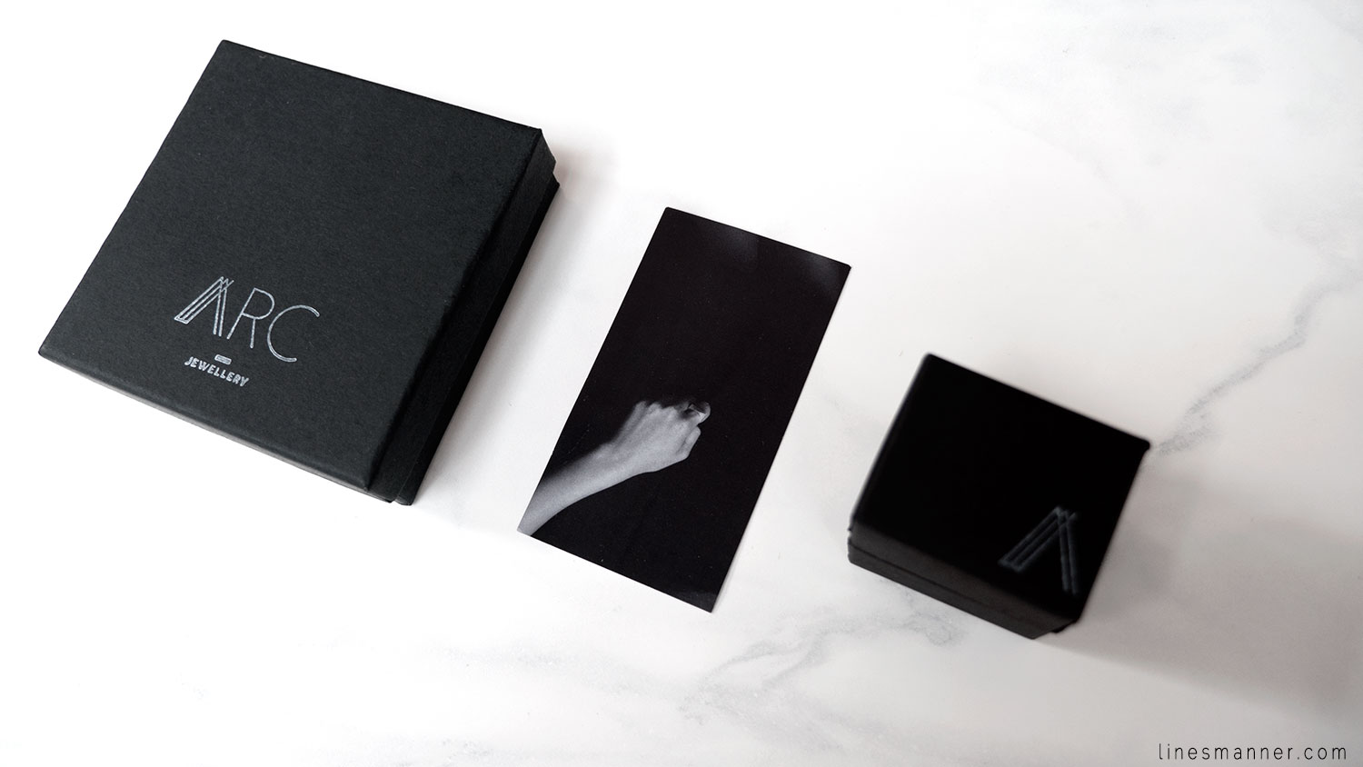 Lines-Manner-Remind-2015-Minimal-Essential-Outfit-Inspiration-Blog-Timeless-Year-Seasons-Details-Travel-Fashion-Versatile-Clean-Sleek-Quality-3