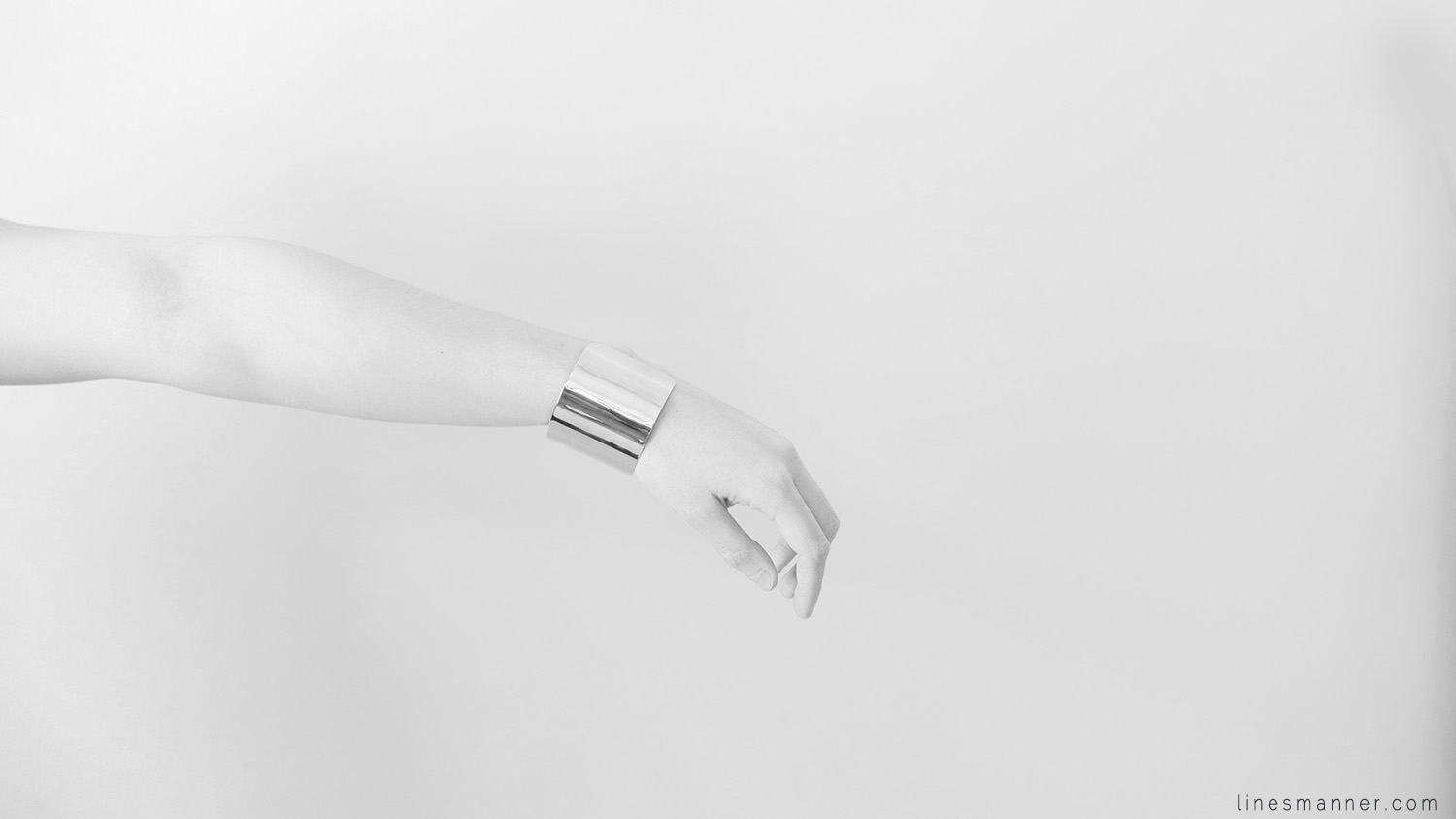 Lines-Manner-Remind-2015-Minimal-Essential-Outfit-Inspiration-Blog-Timeless-Year-Seasons-Details-Travel-Fashion-Versatile-Clean-Sleek-Quality-1