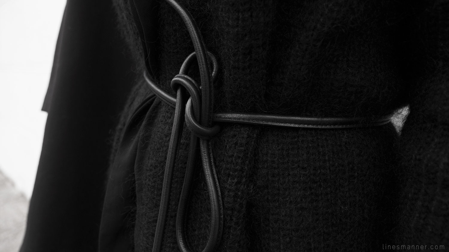 Lines-Manner-Remind-2015-Minimal-Essential-Outfit-Inspiration-Blog-Timeless-Year-Seasons-Details-Travel-Fashion-Versatile-Clean-Sleek-Quality-31