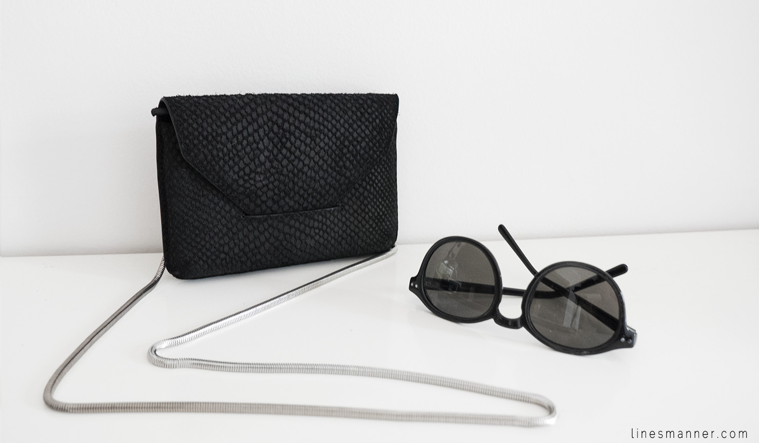 Lines-Manner-Remind-2015-Minimal-Essential-Outfit-Inspiration-Blog-Timeless-Year-Seasons-Details-Travel-Fashion-Versatile-Clean-Sleek-Quality-8