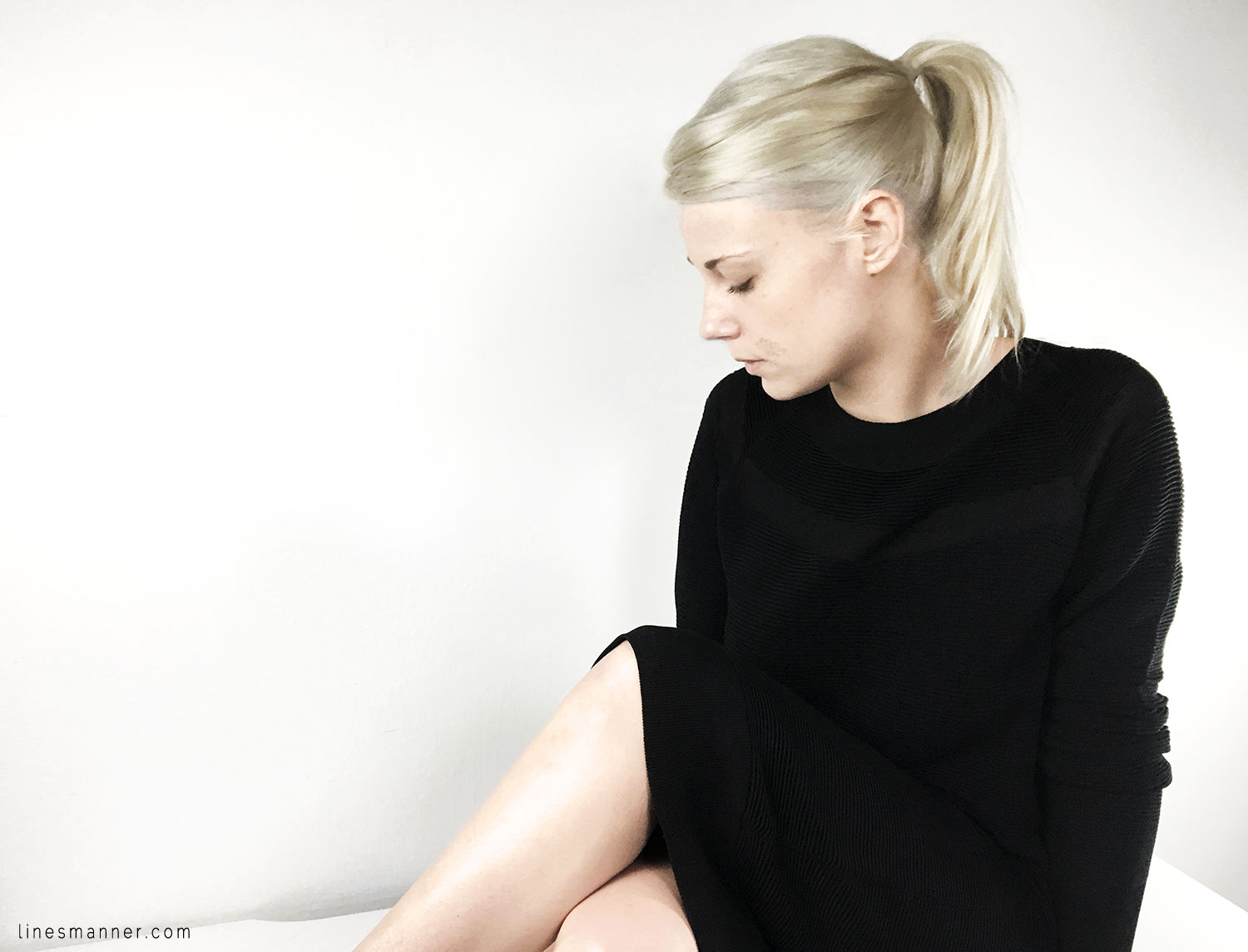 Lines-Manner-Sweater_dress-Sneakers-Native_Stranger-Monochrome-Minimal-Black-Basics-Monochrome-Details-2