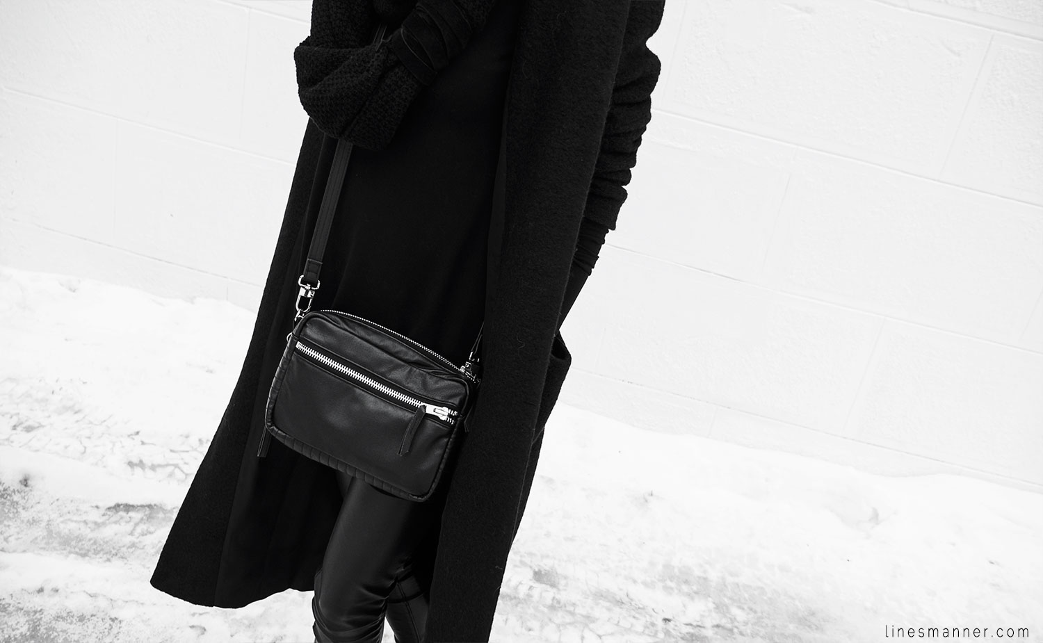 Lines-Manner-All_black_everything-monochrome-essentials-oversize-fit-textures-minimal-details-basics-staples-kayering-bundled-enveloped-silver-leather-13