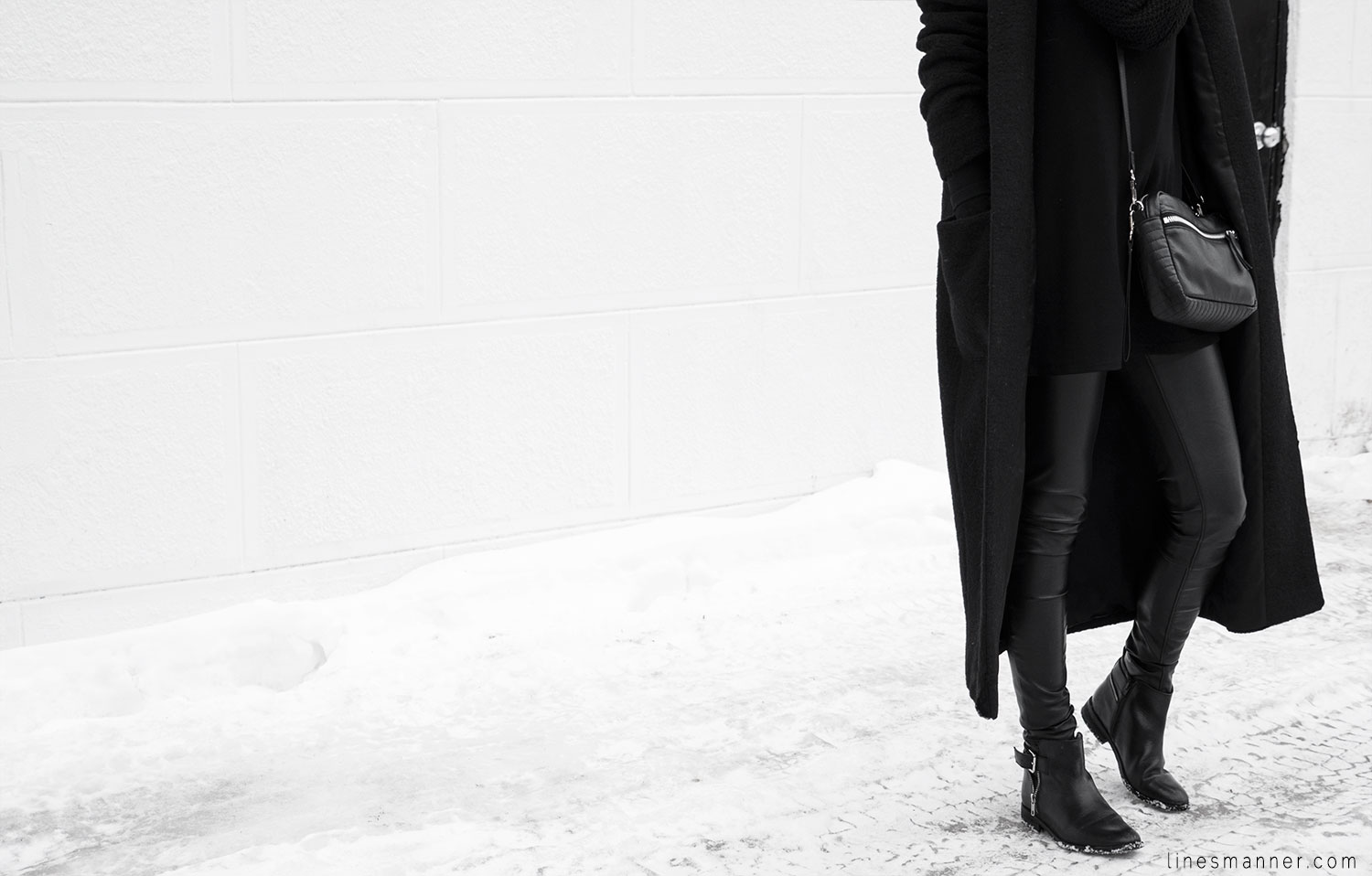 Lines-Manner-All_black_everything-monochrome-essentials-oversize-fit-textures-minimal-details-basics-staples-kayering-bundled-enveloped-silver-leather-11
