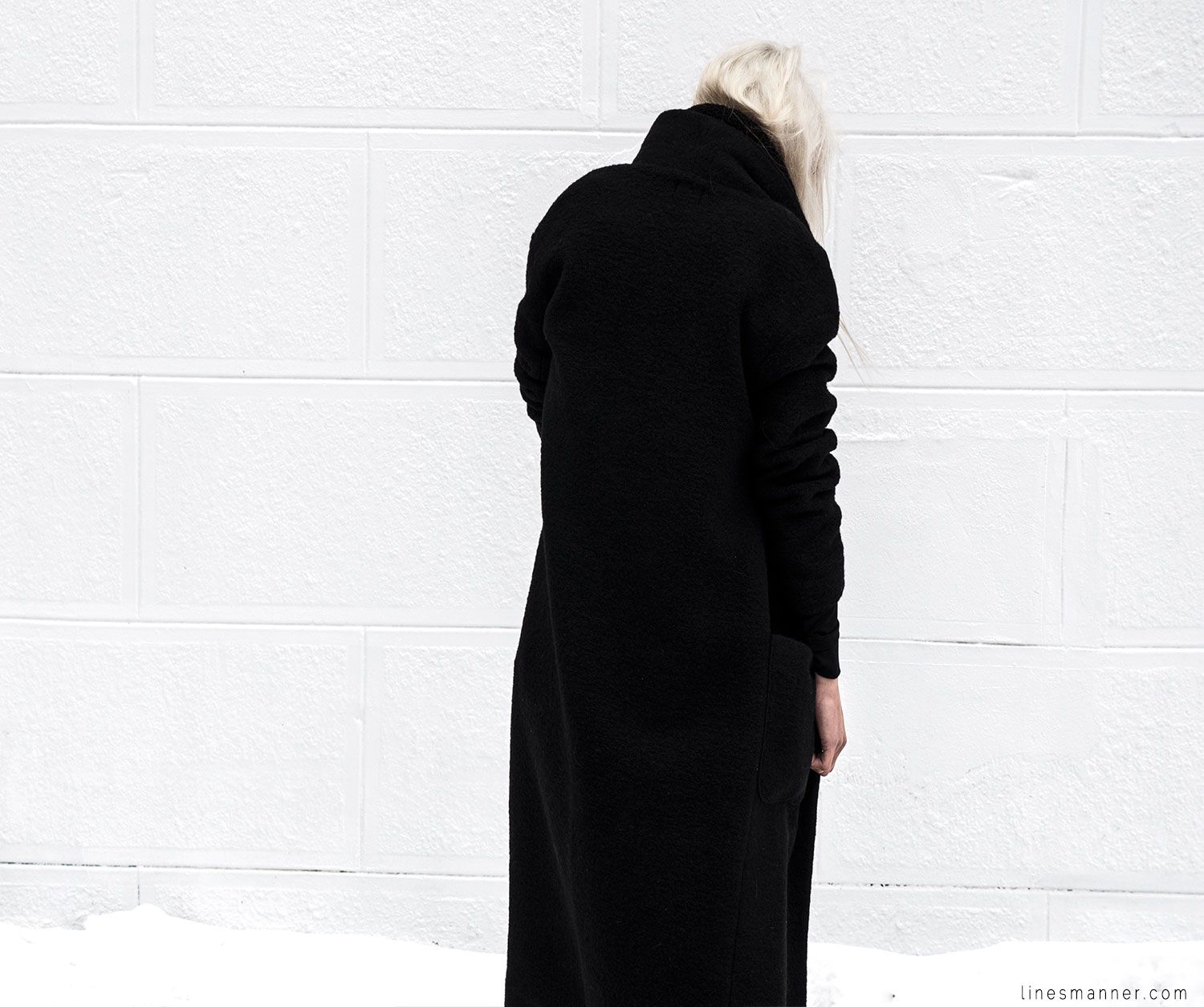 Lines-Manner-All_black_everything-monochrome-essentials-oversize-fit-textures-minimal-details-basics-staples-kayering-bundled-enveloped-silver-leather-4