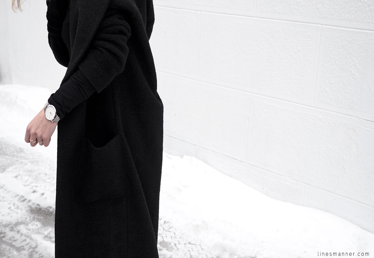 Lines-Manner-All_black_everything-monochrome-essentials-oversize-fit-textures-minimal-details-basics-staples-kayering-bundled-enveloped-silver-leather-17