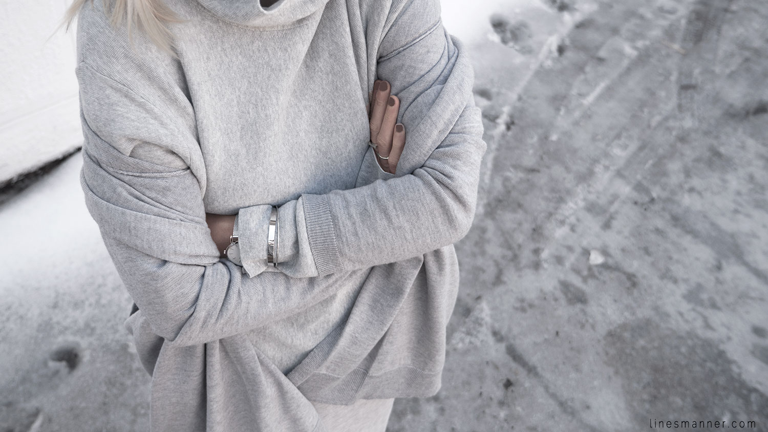 Lines-Manner-Outfit-Grey_on_grey-All_grey-Simplicty-Relaxed-Casual-Textures-Essential-Details-Staples-Minimal-Knit-Cardigan-Coisa-Layering-3