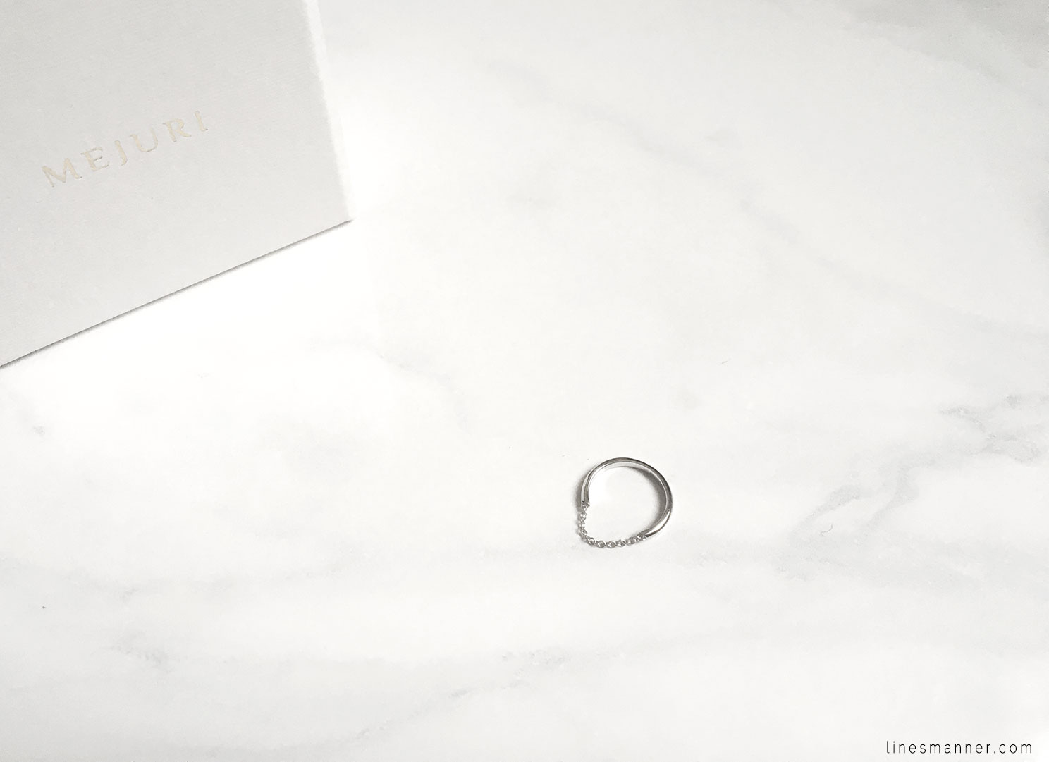 Lines-Manner-Details-Mejuri-Marble-Essentials-Minimal-Jewellery-Silver-Ring-Delicate-Monochrome-Simplicity-6