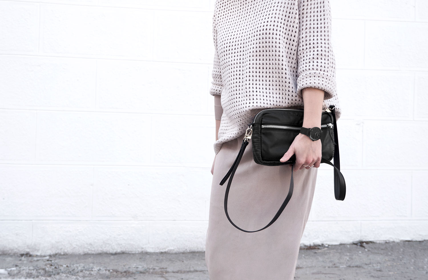 Lines-Manner-Tonal-Shades-Neutrals-Undertones-Essentials-Details-Elegant-Casual-Knit-Maxi_dress-Beige-Cream-Nude-Dimension-Skin-COS-Light-3