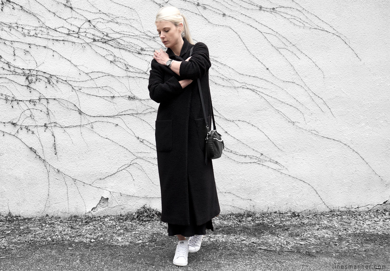 All_black_everything-monochrome-essentials-oversize-fit-textures-minimal-details-basics-staples-layering-feminine-masculine-7