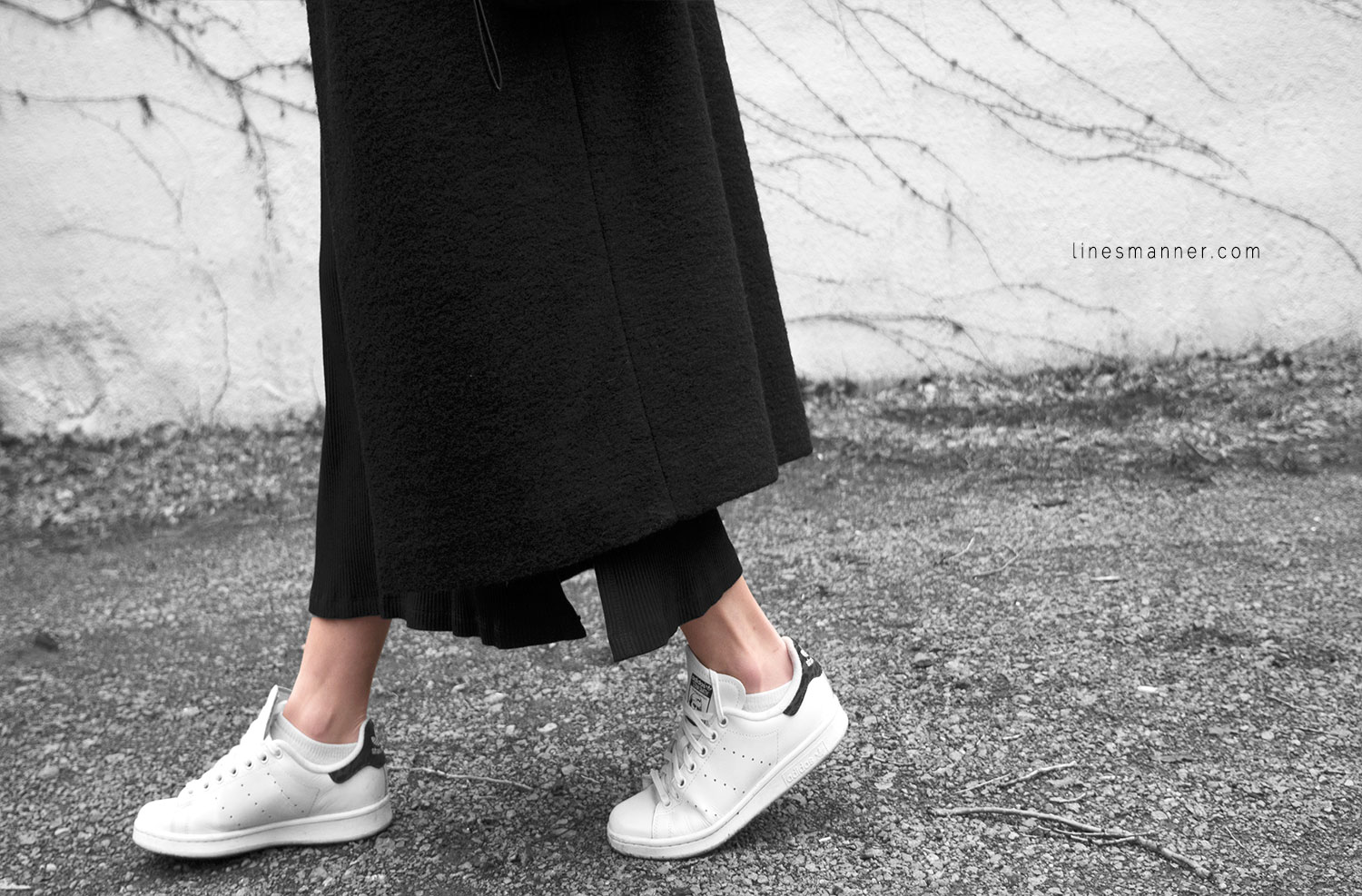 All_black_everything-monochrome-essentials-oversize-fit-textures-minimal-details-basics-staples-layering-feminine-masculine-6