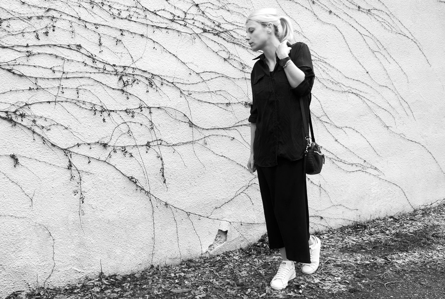 All_black_everything-monochrome-essentials-oversize-fit-textures-minimal-details-basics-staples-layering-feminine-masculine-5