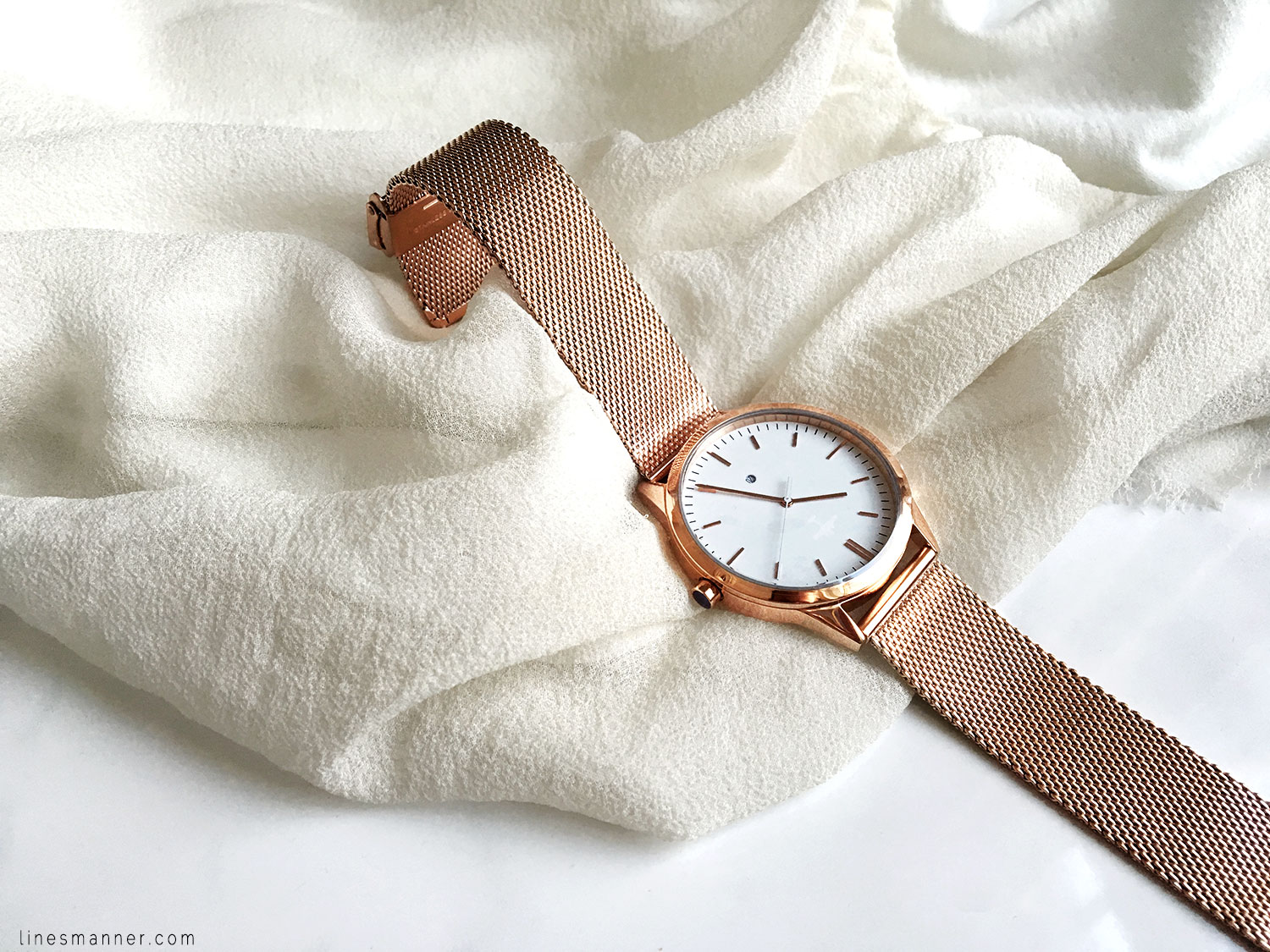 Lines-Manner-Rose_Gold-Under_The_Sun-Details-Essentials-Delicate-Minimal-Watch-Elegant-Effortless-2