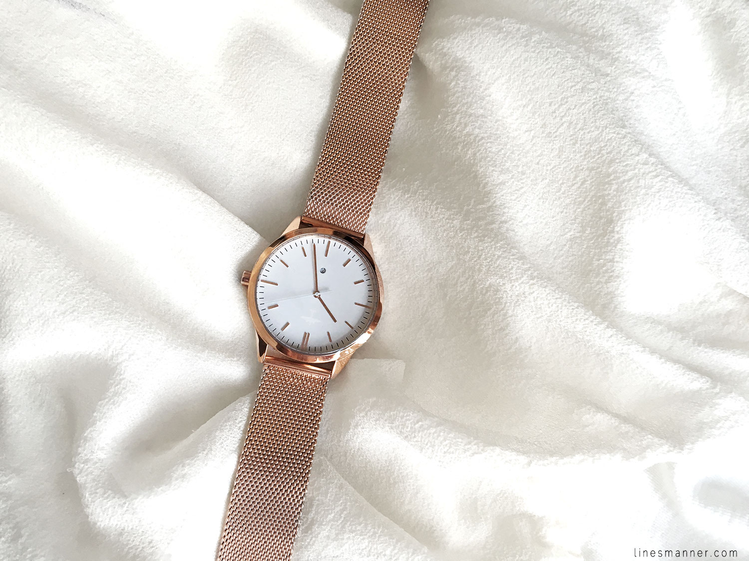 Lines-Manner-Rose_Gold-Under_The_Sun-Details-Essentials-Delicate-Minimal-Watch-Elegant-Effortless-4