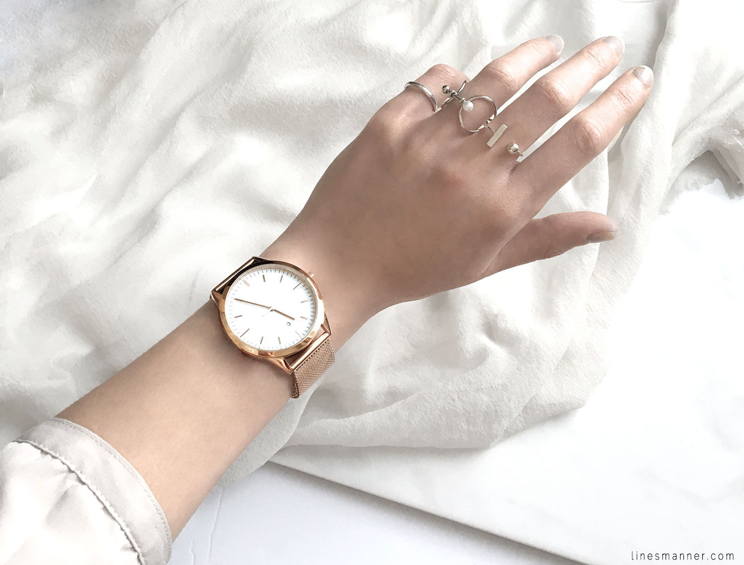 Lines-Manner-Rose_Gold-Under_The_Sun-Details-Essentials-Delicate-Minimal-Watch-Elegant-Effortless-1