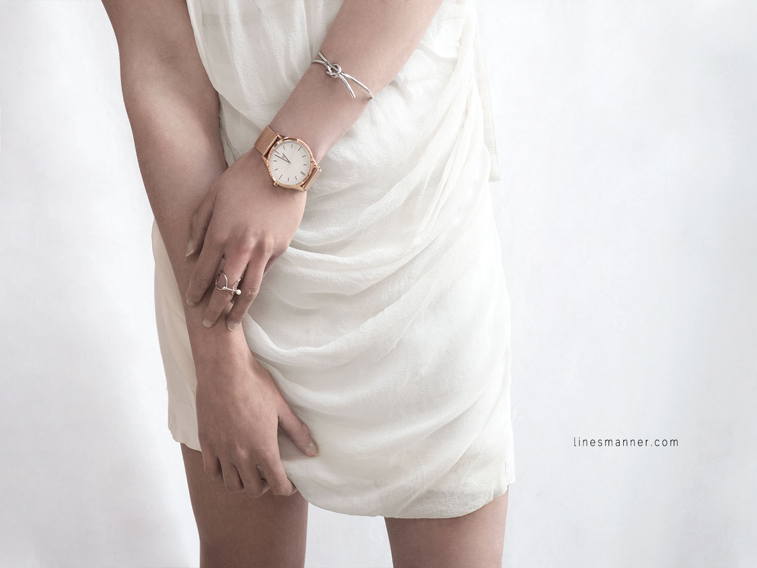 Lines-Manner-Rose_Gold-Under_The_Sun-Details-Essentials-Delicate-Minimal-Watch-Elegant-Effortless-3