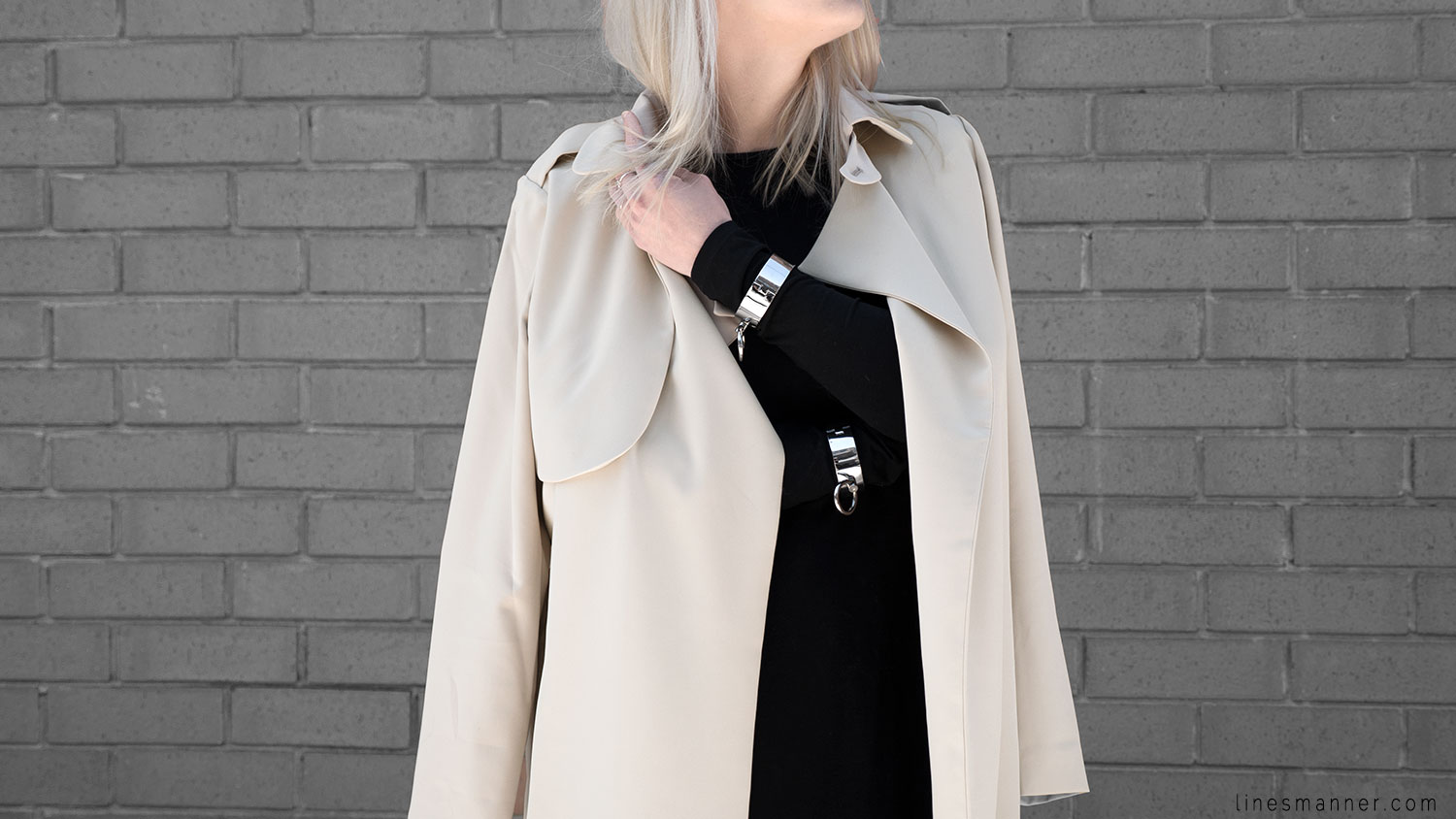 Lines-Manner-Trench-Minimal-Outfits-Fashion-Essentials-Classics-Timeless-Versatile-Details-Hues-Nonchalance-Elegance-Casual-Effortless-14