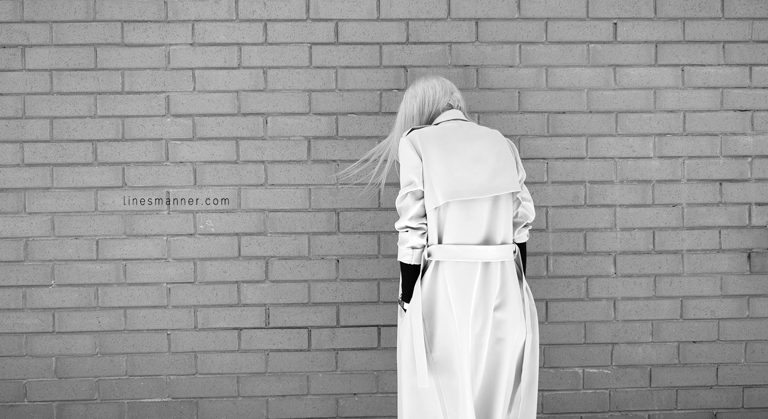 Lines-Manner-Trench-Minimal-Outfits-Fashion-Essentials-Classics-Timeless-Versatile-Details-Hues-Nonchalance-Elegance-Casual-Effortless-4