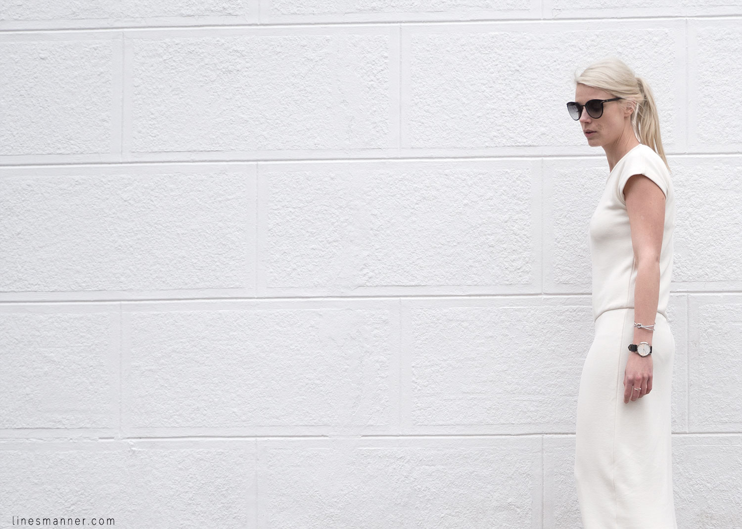 Lines-Manner-Whiteout-Fashion-Outfit-White-Bright-Simplicity-Elegance-Effortless-Anecdote-Degree_Seven-Quality-Summer-Minimal-Essential-Modern-Sleek-Details-10