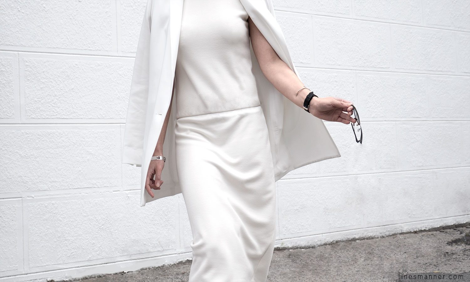 Lines-Manner-Whiteout-Fashion-Outfit-White-Bright-Simplicity-Elegance-Effortless-Anecdote-Degree_Seven-Quality-Summer-Minimal-Essential-Modern-Sleek-Details-3