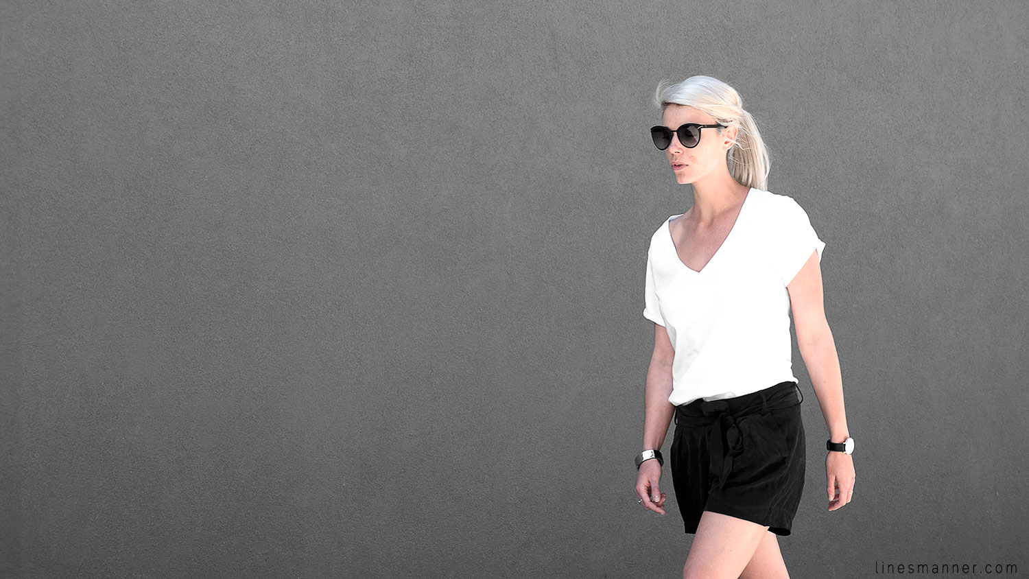 Lines-Manner-Minimal-Monochrome-Simplicity-Ethical-Organic-Fashion-Outfit-Details-Essentials-Black_and_White-Quality-Bon_Label-V_neck-Bright-2