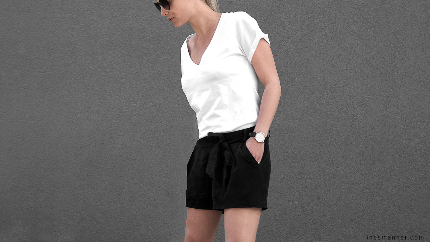 Lines-Manner-Minimal-Monochrome-Simplicity-Ethical-Organic-Fashion-Outfit-Details-Essentials-Black_and_White-Quality-Bon_Label-V_neck-Bright-6