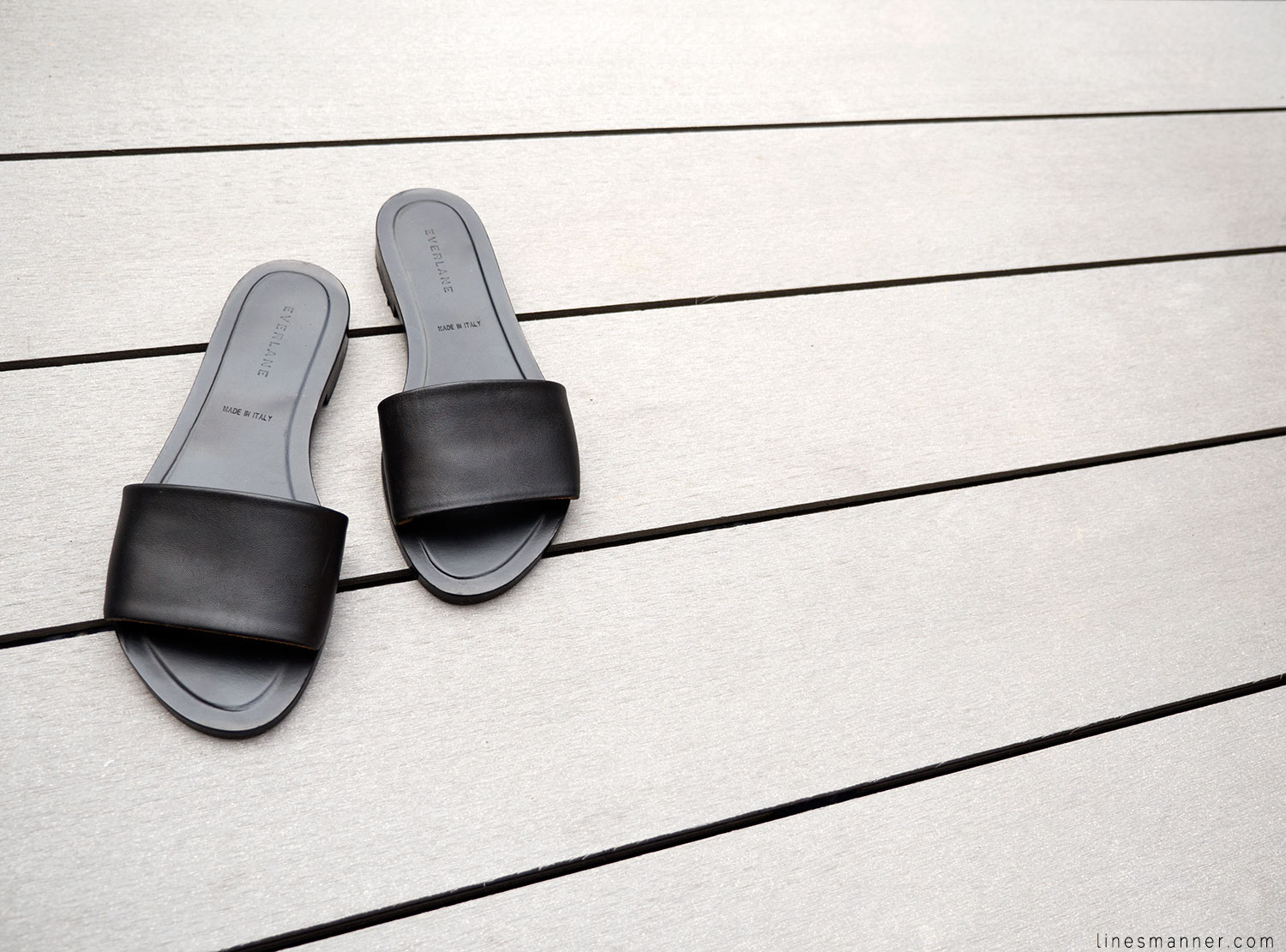 Lines-Manner-Summer-Shoes-Slides-Black-Leather-Minimal-Off_Duty-Senso_Everlane-Birkenstock-Essentials-Situation-5