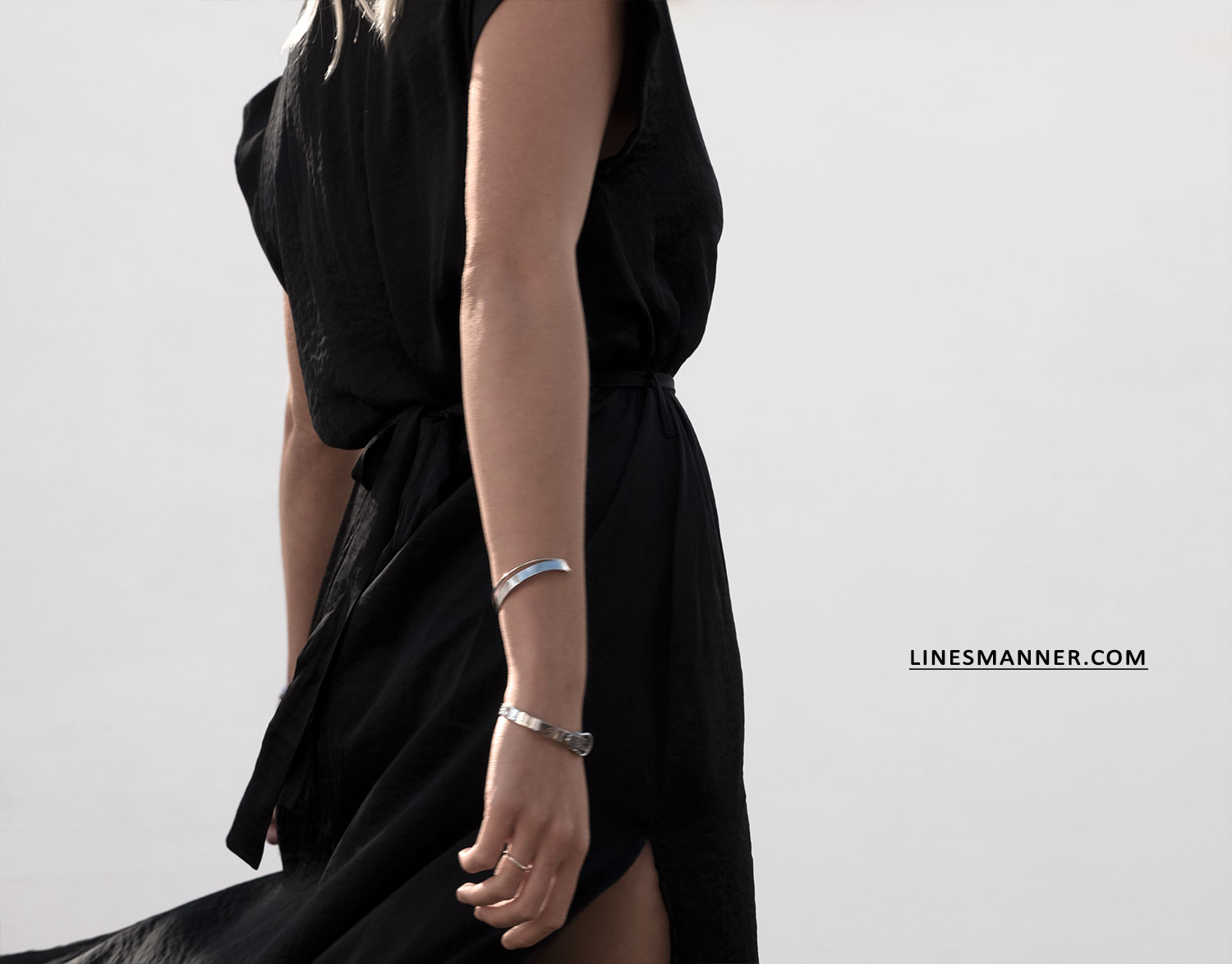 Lines-Manner-All_Black_Everything_Black-MVN-Minimal-Details-Shirt-Dress-Mules-Statement_Piece-Essentials-Throw_On_Piece-12