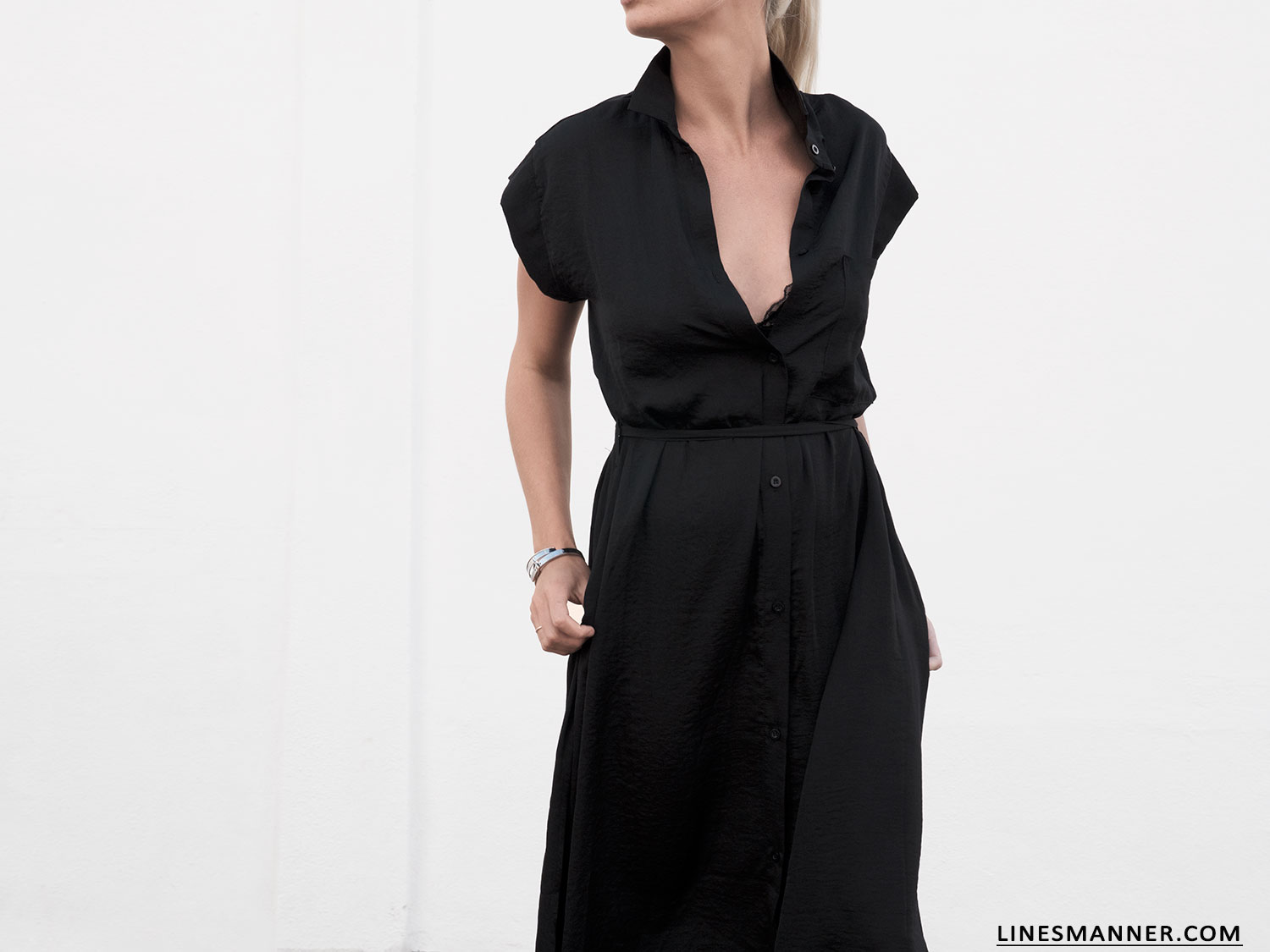 Lines-Manner-All_Black_Everything_Black-MVN-Minimal-Details-Shirt-Dress-Mules-Statement_Piece-Essentials-Throw_On_Piece-17