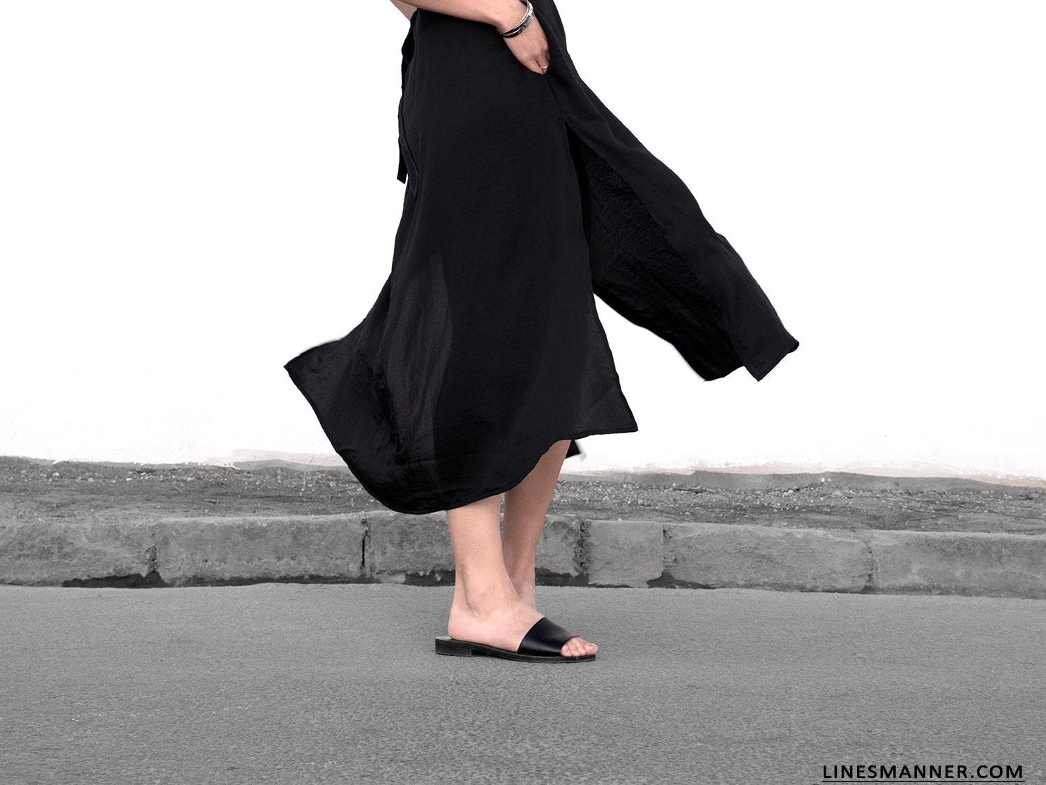 Lines-Manner-All_Black_Everything_Black-MVN-Minimal-Details-Shirt-Dress-Mules-Statement_Piece-Essentials-Throw_On_Piece-20