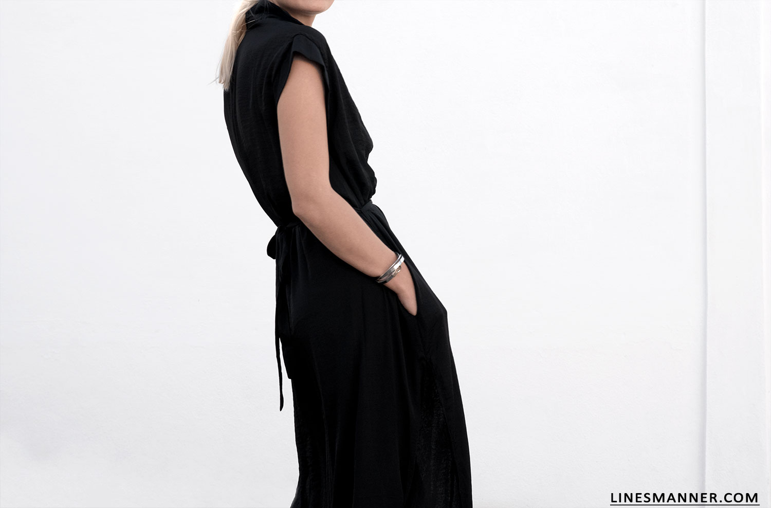 Lines-Manner-All_Black_Everything_Black-MVN-Minimal-Details-Shirt-Dress-Mules-Statement_Piece-Essentials-Throw_On_Piece-6