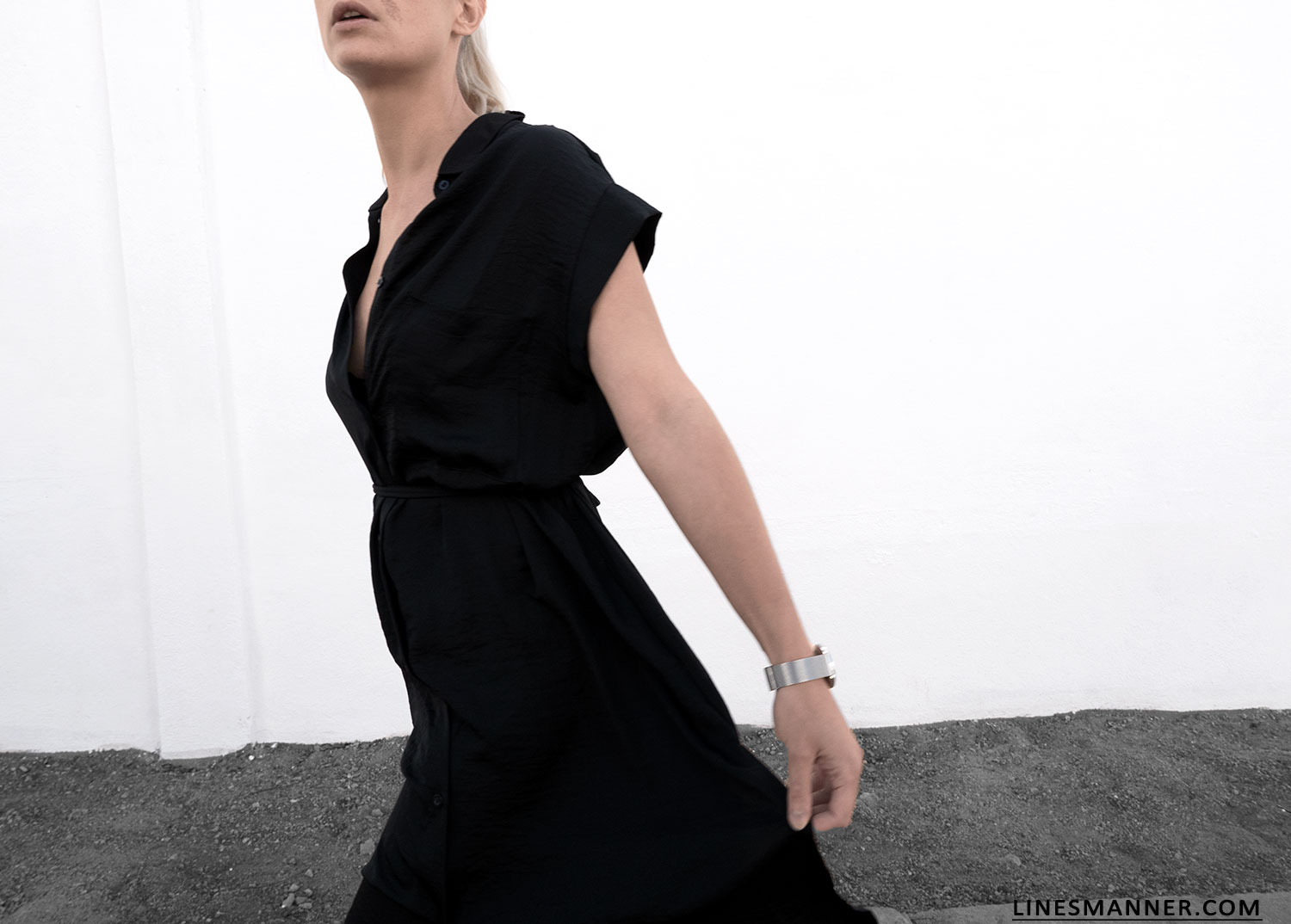 Lines-Manner-All_Black_Everything_Black-MVN-Minimal-Details-Shirt-Dress-Mules-Statement_Piece-Essentials-Throw_On_Piece-9