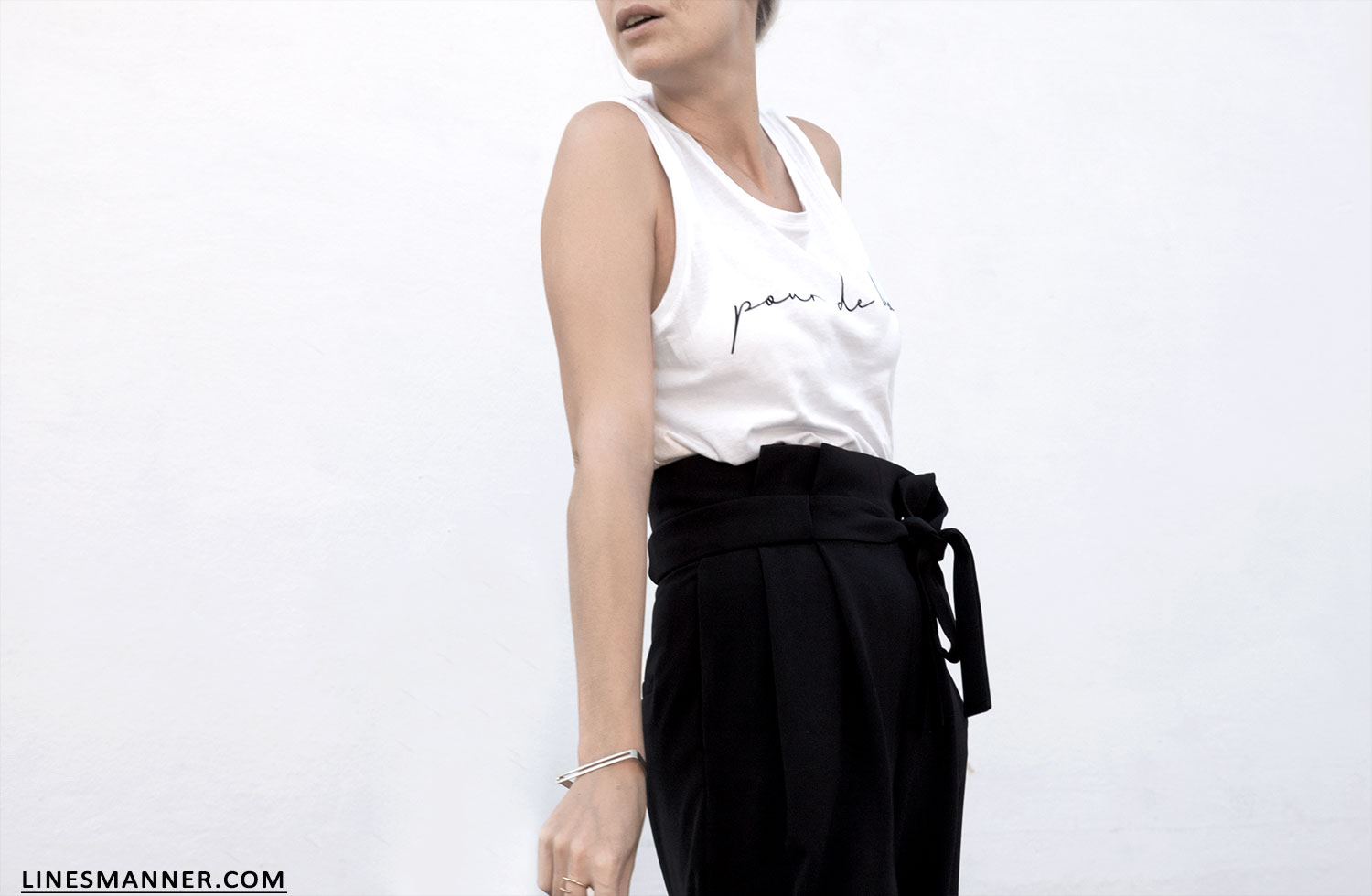 Lines-Manner-Monochrome-Black_and_White-Simplicity-Essentials-High_Waist-Design-Structured-Details-Bon_Label-3