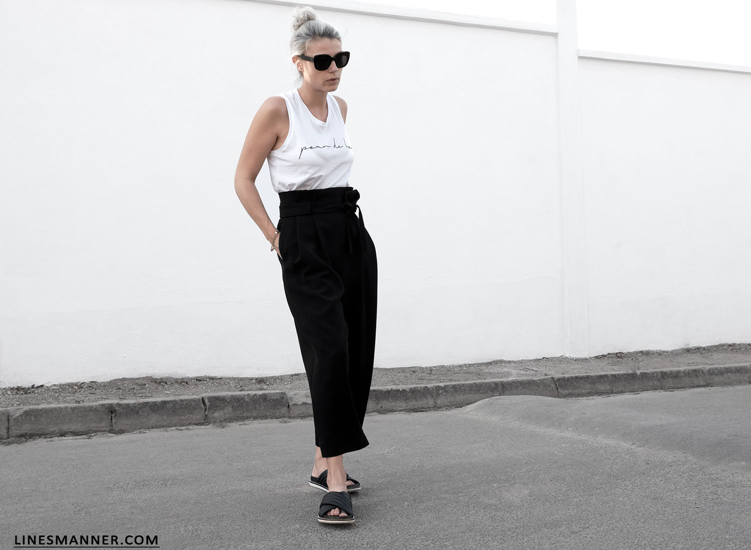 Lines-Manner-Monochrome-Black_and_White-Simplicity-Essentials-High_Waist-Design-Structured-Details-Bon_Label-5