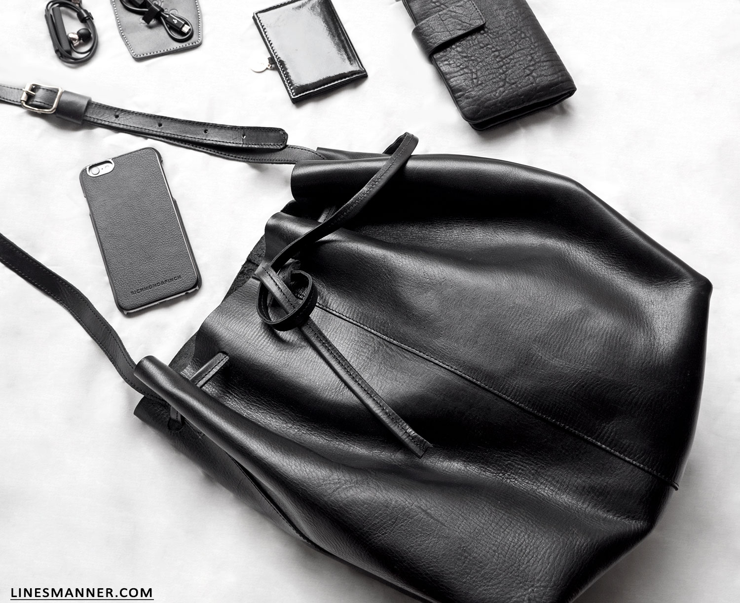 Lines-Manner-All_Back-Essentials-Bucket_bag-Utilities-Textures-Handcrafted-Leather-Sustainable-Luxury-Minimal-Details-1