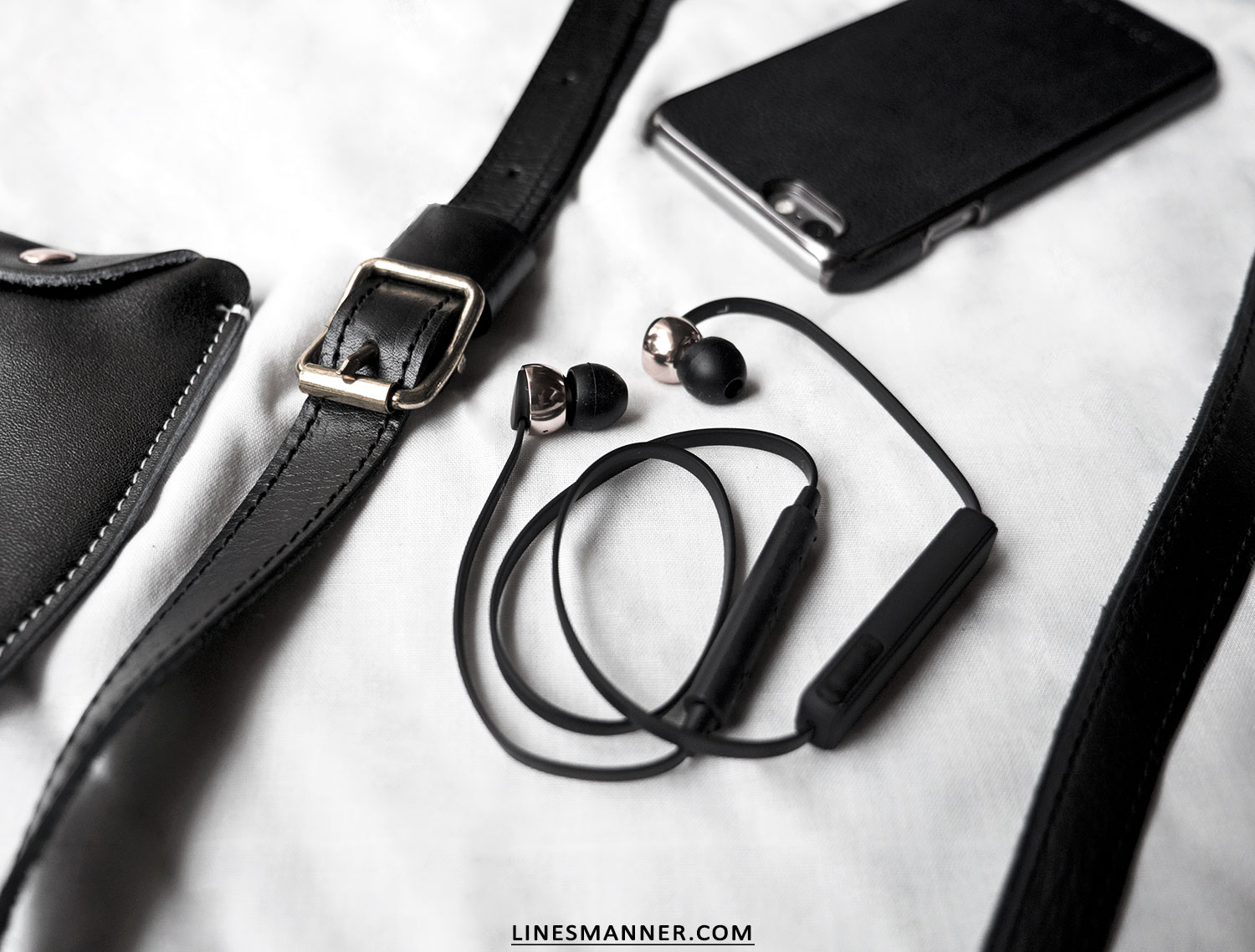 Lines-Manner-All_Back-Essentials-Bucket_bag-Utilities-Textures-Handcrafted-Leather-Sustainable-Luxury-Minimal-Details-5